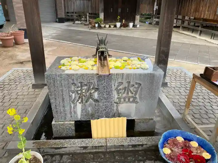 川越八幡宮の{uncategorized: "未分類", other: "その他", undefined: "問題あり", building: "その他建物", grave: "お墓", sacred_gate: "鳥居", guardian: "狛犬", statue: "像", buddha: "仏像", history: "歴史", nature: "自然", garden: "庭園", animal: "動物", pagoda: "塔", temizu: "手水舎", mountain_gate: "山門・神門", sanctuary: "本殿・本堂", subordinate: "末社・摂社", art: "芸術", scenery: "景色", jizo: "地蔵", ema: "絵馬", goshuin: "御朱印", omikuji: "おみくじ", items: "授与品その他", amulet: "お守り", goshuincho: "御朱印帳", eats: "食事", festival: "お祭り", votive_dance: "神楽", shichigosan: "七五三参", wedding: "結婚式", experience: "体験その他", initially: "初詣", around: "周辺", anti_infection: "感染症対策"}