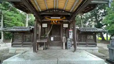 郷里神社の本殿・本堂
