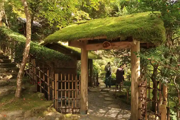 寂光院の山門・神門