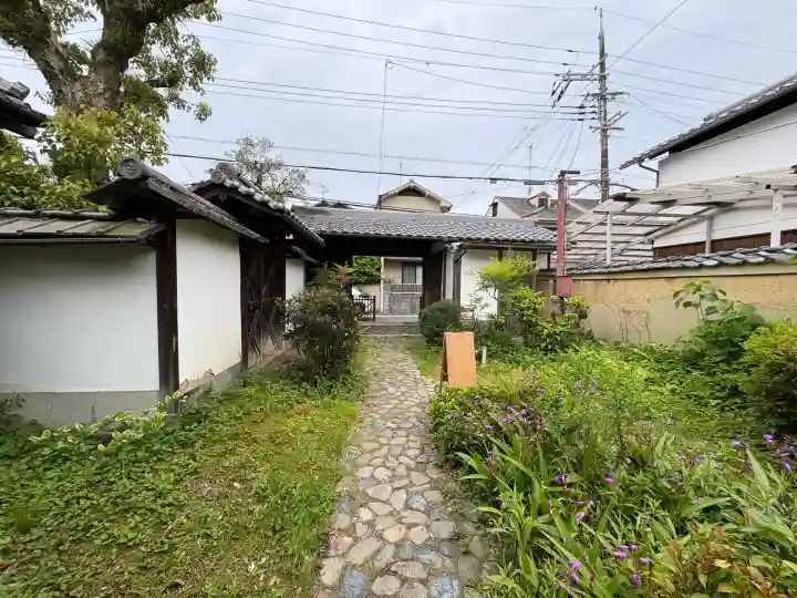 大田神社(賀茂別雷神社境外摂社)の{uncategorized: "未分類", other: "その他", undefined: "問題あり", building: "その他建物", grave: "お墓", sacred_gate: "鳥居", guardian: "狛犬", statue: "像", buddha: "仏像", history: "歴史", nature: "自然", garden: "庭園", animal: "動物", pagoda: "塔", temizu: "手水舎", mountain_gate: "山門・神門", sanctuary: "本殿・本堂", subordinate: "末社・摂社", art: "芸術", scenery: "景色", jizo: "地蔵", ema: "絵馬", goshuin: "御朱印", omikuji: "おみくじ", items: "授与品その他", amulet: "お守り", goshuincho: "御朱印帳", eats: "食事", festival: "お祭り", votive_dance: "神楽", shichigosan: "七五三参", wedding: "結婚式", experience: "体験その他", initially: "初詣", around: "周辺", anti_infection: "感染症対策"}