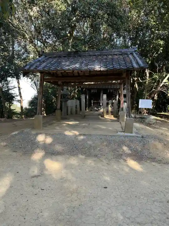 國常立神社の{uncategorized: "未分類", other: "その他", undefined: "問題あり", building: "その他建物", grave: "お墓", sacred_gate: "鳥居", guardian: "狛犬", statue: "像", buddha: "仏像", history: "歴史", nature: "自然", garden: "庭園", animal: "動物", pagoda: "塔", temizu: "手水舎", mountain_gate: "山門・神門", sanctuary: "本殿・本堂", subordinate: "末社・摂社", art: "芸術", scenery: "景色", jizo: "地蔵", ema: "絵馬", goshuin: "御朱印", omikuji: "おみくじ", items: "授与品その他", amulet: "お守り", goshuincho: "御朱印帳", eats: "食事", festival: "お祭り", votive_dance: "神楽", shichigosan: "七五三参", wedding: "結婚式", experience: "体験その他", initially: "初詣", around: "周辺", anti_infection: "感染症対策"}