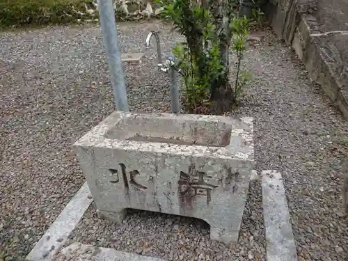 神明社の手水舎