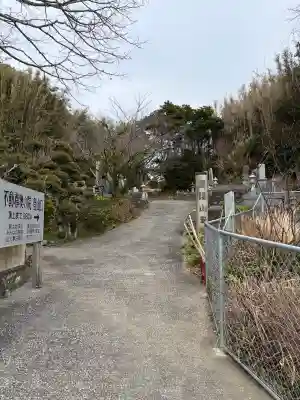 大聖院(高塚不動尊)の{uncategorized: "未分類", other: "その他", undefined: "問題あり", building: "その他建物", grave: "お墓", sacred_gate: "鳥居", guardian: "狛犬", statue: "像", buddha: "仏像", history: "歴史", nature: "自然", garden: "庭園", animal: "動物", pagoda: "塔", temizu: "手水舎", mountain_gate: "山門・神門", sanctuary: "本殿・本堂", subordinate: "末社・摂社", art: "芸術", scenery: "景色", jizo: "地蔵", ema: "絵馬", goshuin: "御朱印", omikuji: "おみくじ", items: "授与品その他", amulet: "お守り", goshuincho: "御朱印帳", eats: "食事", festival: "お祭り", votive_dance: "神楽", shichigosan: "七五三参", wedding: "結婚式", experience: "体験その他", initially: "初詣", around: "周辺", anti_infection: "感染症対策"}