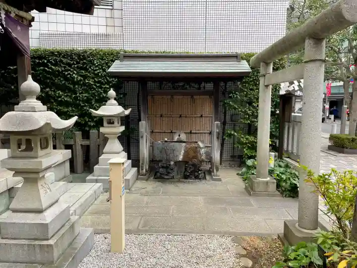 第六天社の{uncategorized: "未分類", other: "その他", undefined: "問題あり", building: "その他建物", grave: "お墓", sacred_gate: "鳥居", guardian: "狛犬", statue: "像", buddha: "仏像", history: "歴史", nature: "自然", garden: "庭園", animal: "動物", pagoda: "塔", temizu: "手水舎", mountain_gate: "山門・神門", sanctuary: "本殿・本堂", subordinate: "末社・摂社", art: "芸術", scenery: "景色", jizo: "地蔵", ema: "絵馬", goshuin: "御朱印", omikuji: "おみくじ", items: "授与品その他", amulet: "お守り", goshuincho: "御朱印帳", eats: "食事", festival: "お祭り", votive_dance: "神楽", shichigosan: "七五三参", wedding: "結婚式", experience: "体験その他", initially: "初詣", around: "周辺", anti_infection: "感染症対策"}