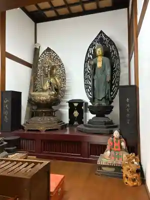 秩父札所十三番 慈眼寺の{uncategorized: "未分類", other: "その他", undefined: "問題あり", building: "その他建物", grave: "お墓", sacred_gate: "鳥居", guardian: "狛犬", statue: "像", buddha: "仏像", history: "歴史", nature: "自然", garden: "庭園", animal: "動物", pagoda: "塔", temizu: "手水舎", mountain_gate: "山門・神門", sanctuary: "本殿・本堂", subordinate: "末社・摂社", art: "芸術", scenery: "景色", jizo: "地蔵", ema: "絵馬", goshuin: "御朱印", omikuji: "おみくじ", items: "授与品その他", amulet: "お守り", goshuincho: "御朱印帳", eats: "食事", festival: "お祭り", votive_dance: "神楽", shichigosan: "七五三参", wedding: "結婚式", experience: "体験その他", initially: "初詣", around: "周辺", anti_infection: "感染症対策"}