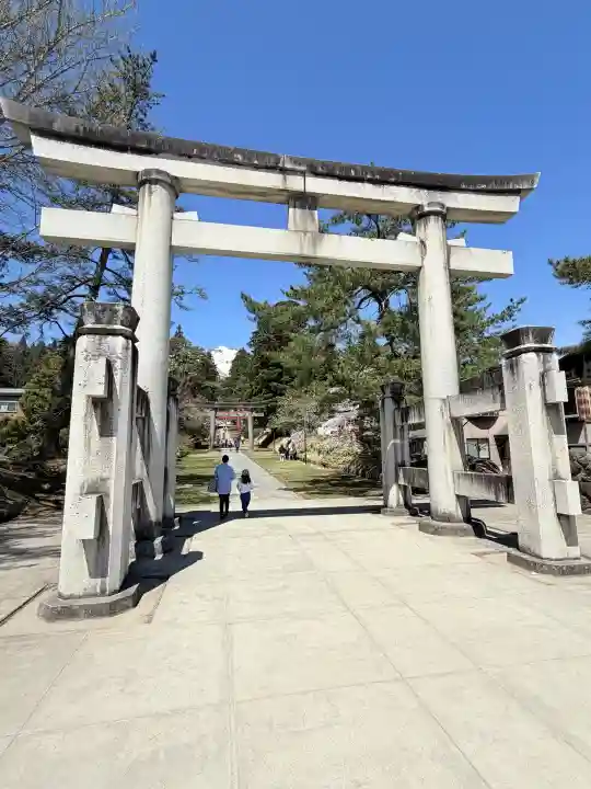 岩木山神社の{uncategorized: "未分類", other: "その他", undefined: "問題あり", building: "その他建物", grave: "お墓", sacred_gate: "鳥居", guardian: "狛犬", statue: "像", buddha: "仏像", history: "歴史", nature: "自然", garden: "庭園", animal: "動物", pagoda: "塔", temizu: "手水舎", mountain_gate: "山門・神門", sanctuary: "本殿・本堂", subordinate: "末社・摂社", art: "芸術", scenery: "景色", jizo: "地蔵", ema: "絵馬", goshuin: "御朱印", omikuji: "おみくじ", items: "授与品その他", amulet: "お守り", goshuincho: "御朱印帳", eats: "食事", festival: "お祭り", votive_dance: "神楽", shichigosan: "七五三参", wedding: "結婚式", experience: "体験その他", initially: "初詣", around: "周辺", anti_infection: "感染症対策"}