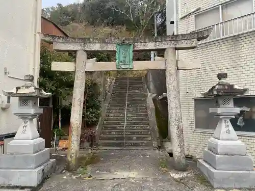 福良八幡神社の{uncategorized: "未分類", other: "その他", undefined: "問題あり", building: "その他建物", grave: "お墓", sacred_gate: "鳥居", guardian: "狛犬", statue: "像", buddha: "仏像", history: "歴史", nature: "自然", garden: "庭園", animal: "動物", pagoda: "塔", temizu: "手水舎", mountain_gate: "山門・神門", sanctuary: "本殿・本堂", subordinate: "末社・摂社", art: "芸術", scenery: "景色", jizo: "地蔵", ema: "絵馬", goshuin: "御朱印", omikuji: "おみくじ", items: "授与品その他", amulet: "お守り", goshuincho: "御朱印帳", eats: "食事", festival: "お祭り", votive_dance: "神楽", shichigosan: "七五三参", wedding: "結婚式", experience: "体験その他", initially: "初詣", around: "周辺", anti_infection: "感染症対策"}