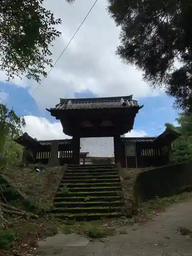 本宮寺の山門