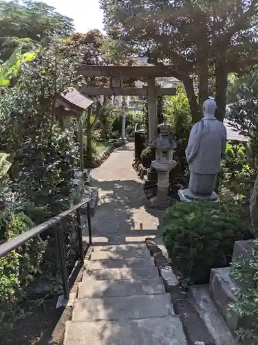 横浜御嶽神社の鳥居