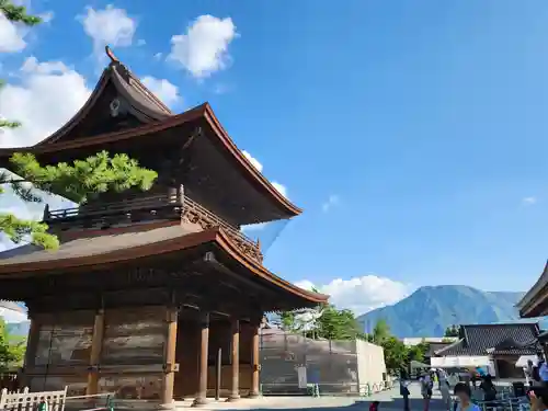 阿蘇神社の山門