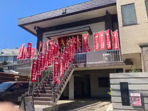 神楽坂 清隆寺 - 熊本城城主・加藤清正公を祀るお寺の{uncategorized: "未分類", other: "その他", undefined: "問題あり", building: "その他建物", grave: "お墓", sacred_gate: "鳥居", guardian: "狛犬", statue: "像", buddha: "仏像", history: "歴史", nature: "自然", garden: "庭園", animal: "動物", pagoda: "塔", temizu: "手水舎", mountain_gate: "山門・神門", sanctuary: "本殿・本堂", subordinate: "末社・摂社", art: "芸術", scenery: "景色", jizo: "地蔵", ema: "絵馬", goshuin: "御朱印", omikuji: "おみくじ", items: "授与品その他", amulet: "お守り", goshuincho: "御朱印帳", eats: "食事", festival: "お祭り", votive_dance: "神楽", shichigosan: "七五三参", wedding: "結婚式", experience: "体験その他", initially: "初詣", around: "周辺", anti_infection: "感染症対策"}