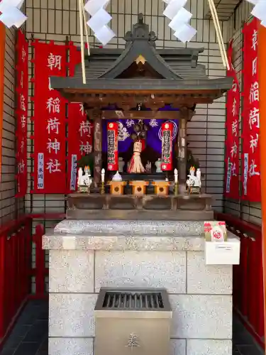 朝日稲荷神社の{uncategorized: "未分類", other: "その他", undefined: "問題あり", building: "その他建物", grave: "お墓", sacred_gate: "鳥居", guardian: "狛犬", statue: "像", buddha: "仏像", history: "歴史", nature: "自然", garden: "庭園", animal: "動物", pagoda: "塔", temizu: "手水舎", mountain_gate: "山門・神門", sanctuary: "本殿・本堂", subordinate: "末社・摂社", art: "芸術", scenery: "景色", jizo: "地蔵", ema: "絵馬", goshuin: "御朱印", omikuji: "おみくじ", items: "授与品その他", amulet: "お守り", goshuincho: "御朱印帳", eats: "食事", festival: "お祭り", votive_dance: "神楽", shichigosan: "七五三参", wedding: "結婚式", experience: "体験その他", initially: "初詣", around: "周辺", anti_infection: "感染症対策"}