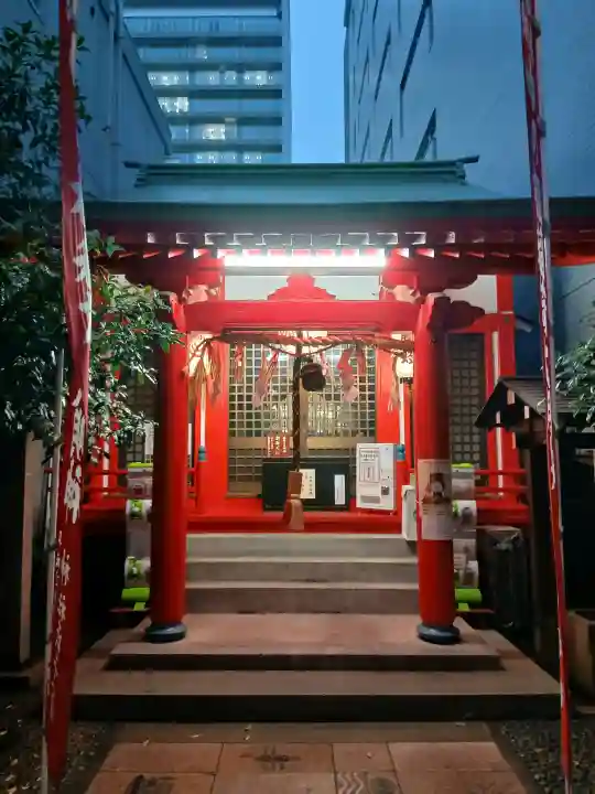 中の棚稲荷大明神の{uncategorized: "未分類", other: "その他", undefined: "問題あり", building: "その他建物", grave: "お墓", sacred_gate: "鳥居", guardian: "狛犬", statue: "像", buddha: "仏像", history: "歴史", nature: "自然", garden: "庭園", animal: "動物", pagoda: "塔", temizu: "手水舎", mountain_gate: "山門・神門", sanctuary: "本殿・本堂", subordinate: "末社・摂社", art: "芸術", scenery: "景色", jizo: "地蔵", ema: "絵馬", goshuin: "御朱印", omikuji: "おみくじ", items: "授与品その他", amulet: "お守り", goshuincho: "御朱印帳", eats: "食事", festival: "お祭り", votive_dance: "神楽", shichigosan: "七五三参", wedding: "結婚式", experience: "体験その他", initially: "初詣", around: "周辺", anti_infection: "感染症対策"}