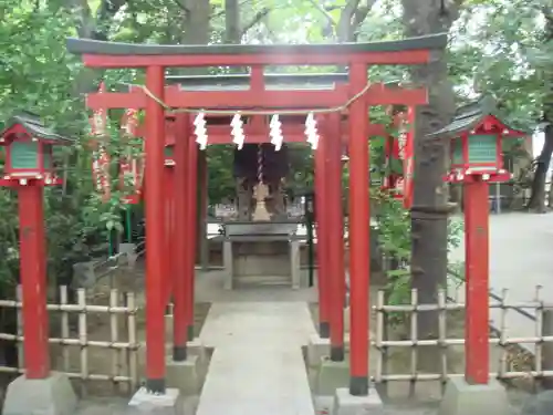 新田神社の末社