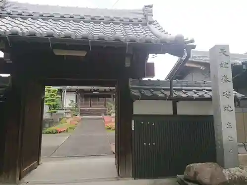 生蓮寺の山門