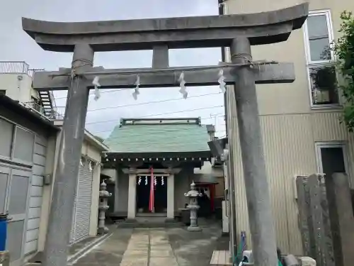 若宮八幡神社の{uncategorized: "未分類", other: "その他", undefined: "問題あり", building: "その他建物", grave: "お墓", sacred_gate: "鳥居", guardian: "狛犬", statue: "像", buddha: "仏像", history: "歴史", nature: "自然", garden: "庭園", animal: "動物", pagoda: "塔", temizu: "手水舎", mountain_gate: "山門・神門", sanctuary: "本殿・本堂", subordinate: "末社・摂社", art: "芸術", scenery: "景色", jizo: "地蔵", ema: "絵馬", goshuin: "御朱印", omikuji: "おみくじ", items: "授与品その他", amulet: "お守り", goshuincho: "御朱印帳", eats: "食事", festival: "お祭り", votive_dance: "神楽", shichigosan: "七五三参", wedding: "結婚式", experience: "体験その他", initially: "初詣", around: "周辺", anti_infection: "感染症対策"}