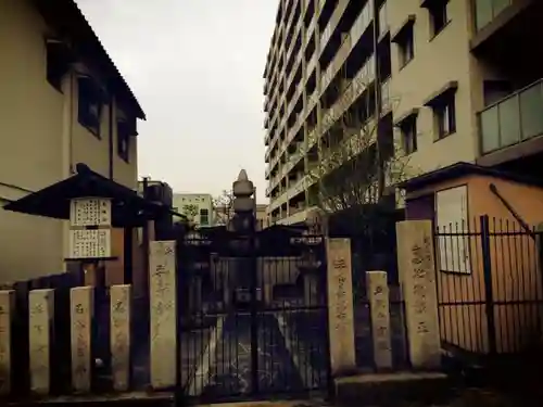 樋之尻口地蔵堂の山門・神門