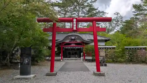 無戸室浅間神社(船津胎内神社)の{uncategorized: "未分類", other: "その他", undefined: "問題あり", building: "その他建物", grave: "お墓", sacred_gate: "鳥居", guardian: "狛犬", statue: "像", buddha: "仏像", history: "歴史", nature: "自然", garden: "庭園", animal: "動物", pagoda: "塔", temizu: "手水舎", mountain_gate: "山門・神門", sanctuary: "本殿・本堂", subordinate: "末社・摂社", art: "芸術", scenery: "景色", jizo: "地蔵", ema: "絵馬", goshuin: "御朱印", omikuji: "おみくじ", items: "授与品その他", amulet: "お守り", goshuincho: "御朱印帳", eats: "食事", festival: "お祭り", votive_dance: "神楽", shichigosan: "七五三参", wedding: "結婚式", experience: "体験その他", initially: "初詣", around: "周辺", anti_infection: "感染症対策"}