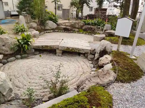 味鋺神社の庭園