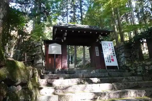 上ノ院本坊　来迎院の山門・神門