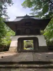 興雲律院の山門