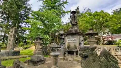 弘照寺の像