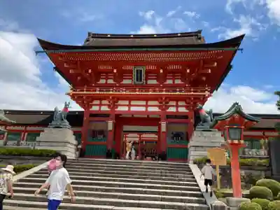 伏見稲荷大社の山門・神門