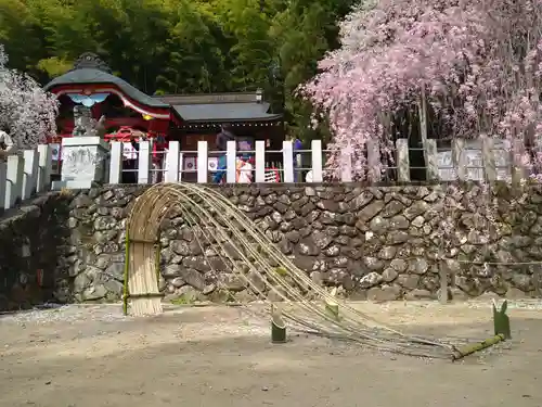 小川諏訪神社の庭園