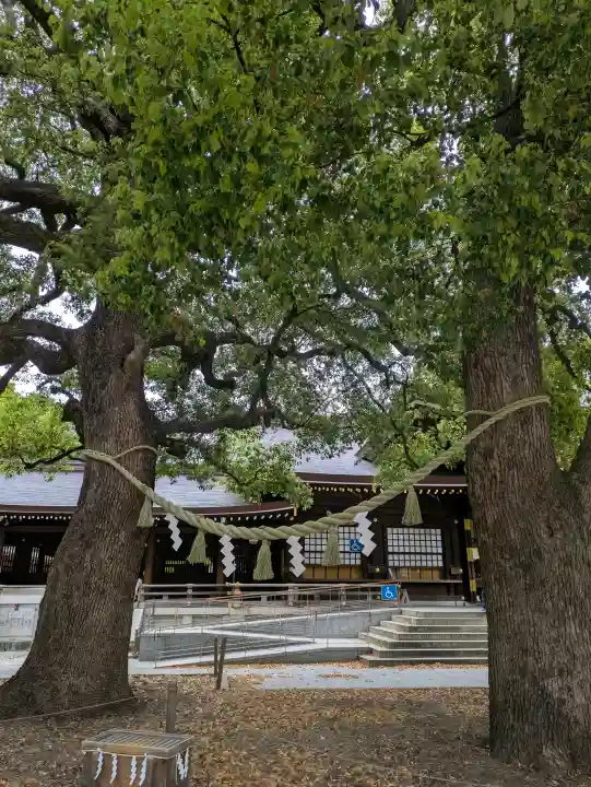明治神宮の{uncategorized: "未分類", other: "その他", undefined: "問題あり", building: "その他建物", grave: "お墓", sacred_gate: "鳥居", guardian: "狛犬", statue: "像", buddha: "仏像", history: "歴史", nature: "自然", garden: "庭園", animal: "動物", pagoda: "塔", temizu: "手水舎", mountain_gate: "山門・神門", sanctuary: "本殿・本堂", subordinate: "末社・摂社", art: "芸術", scenery: "景色", jizo: "地蔵", ema: "絵馬", goshuin: "御朱印", omikuji: "おみくじ", items: "授与品その他", amulet: "お守り", goshuincho: "御朱印帳", eats: "食事", festival: "お祭り", votive_dance: "神楽", shichigosan: "七五三参", wedding: "結婚式", experience: "体験その他", initially: "初詣", around: "周辺", anti_infection: "感染症対策"}