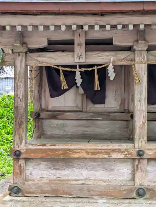 雄山神社中宮祈願殿の{uncategorized: "未分類", other: "その他", undefined: "問題あり", building: "その他建物", grave: "お墓", sacred_gate: "鳥居", guardian: "狛犬", statue: "像", buddha: "仏像", history: "歴史", nature: "自然", garden: "庭園", animal: "動物", pagoda: "塔", temizu: "手水舎", mountain_gate: "山門・神門", sanctuary: "本殿・本堂", subordinate: "末社・摂社", art: "芸術", scenery: "景色", jizo: "地蔵", ema: "絵馬", goshuin: "御朱印", omikuji: "おみくじ", items: "授与品その他", amulet: "お守り", goshuincho: "御朱印帳", eats: "食事", festival: "お祭り", votive_dance: "神楽", shichigosan: "七五三参", wedding: "結婚式", experience: "体験その他", initially: "初詣", around: "周辺", anti_infection: "感染症対策"}