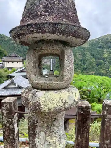 青岸渡寺の{uncategorized: "未分類", other: "その他", undefined: "問題あり", building: "その他建物", grave: "お墓", sacred_gate: "鳥居", guardian: "狛犬", statue: "像", buddha: "仏像", history: "歴史", nature: "自然", garden: "庭園", animal: "動物", pagoda: "塔", temizu: "手水舎", mountain_gate: "山門・神門", sanctuary: "本殿・本堂", subordinate: "末社・摂社", art: "芸術", scenery: "景色", jizo: "地蔵", ema: "絵馬", goshuin: "御朱印", omikuji: "おみくじ", items: "授与品その他", amulet: "お守り", goshuincho: "御朱印帳", eats: "食事", festival: "お祭り", votive_dance: "神楽", shichigosan: "七五三参", wedding: "結婚式", experience: "体験その他", initially: "初詣", around: "周辺", anti_infection: "感染症対策"}