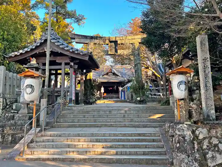 宇流冨志禰神社の鳥居