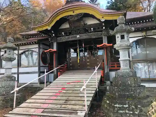 成田山安養寺の本殿