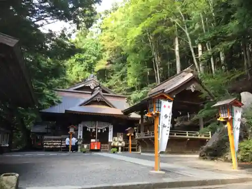 新倉富士浅間神社の本殿