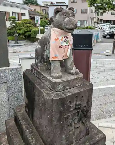 成田山　薬師堂（旧本堂）の狛犬