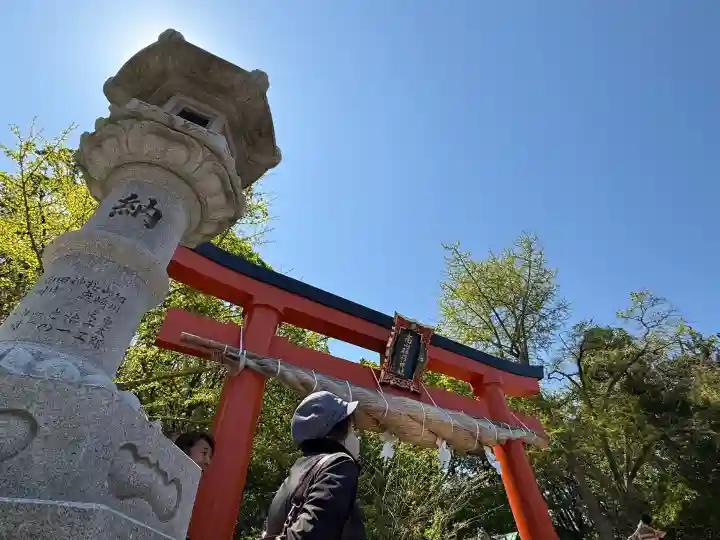 高山稲荷神社の{uncategorized: "未分類", other: "その他", undefined: "問題あり", building: "その他建物", grave: "お墓", sacred_gate: "鳥居", guardian: "狛犬", statue: "像", buddha: "仏像", history: "歴史", nature: "自然", garden: "庭園", animal: "動物", pagoda: "塔", temizu: "手水舎", mountain_gate: "山門・神門", sanctuary: "本殿・本堂", subordinate: "末社・摂社", art: "芸術", scenery: "景色", jizo: "地蔵", ema: "絵馬", goshuin: "御朱印", omikuji: "おみくじ", items: "授与品その他", amulet: "お守り", goshuincho: "御朱印帳", eats: "食事", festival: "お祭り", votive_dance: "神楽", shichigosan: "七五三参", wedding: "結婚式", experience: "体験その他", initially: "初詣", around: "周辺", anti_infection: "感染症対策"}