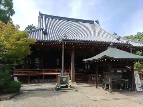 久米寺の本殿・本堂