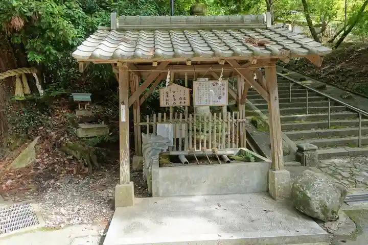 科長神社の手水舎