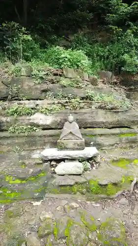 瀬戸神社の像