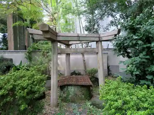 三囲神社の鳥居