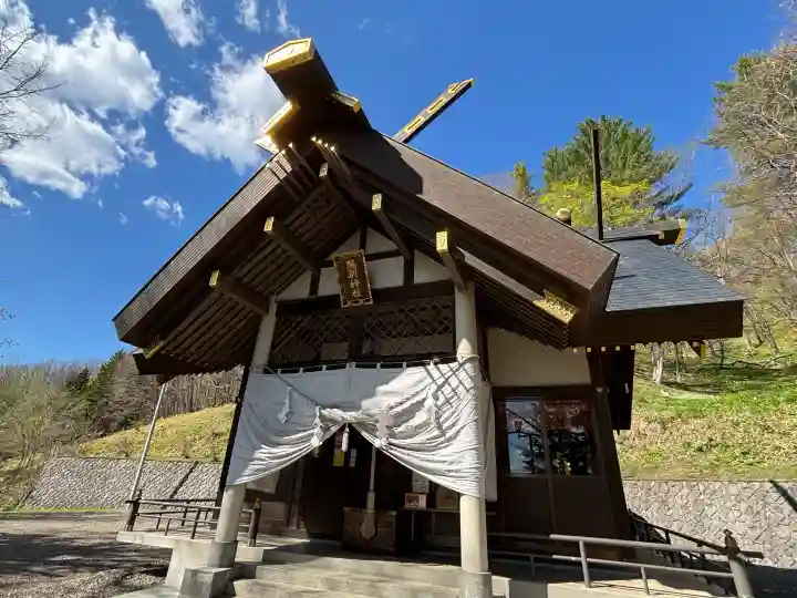 陸別神社の{uncategorized: "未分類", other: "その他", undefined: "問題あり", building: "その他建物", grave: "お墓", sacred_gate: "鳥居", guardian: "狛犬", statue: "像", buddha: "仏像", history: "歴史", nature: "自然", garden: "庭園", animal: "動物", pagoda: "塔", temizu: "手水舎", mountain_gate: "山門・神門", sanctuary: "本殿・本堂", subordinate: "末社・摂社", art: "芸術", scenery: "景色", jizo: "地蔵", ema: "絵馬", goshuin: "御朱印", omikuji: "おみくじ", items: "授与品その他", amulet: "お守り", goshuincho: "御朱印帳", eats: "食事", festival: "お祭り", votive_dance: "神楽", shichigosan: "七五三参", wedding: "結婚式", experience: "体験その他", initially: "初詣", around: "周辺", anti_infection: "感染症対策"}