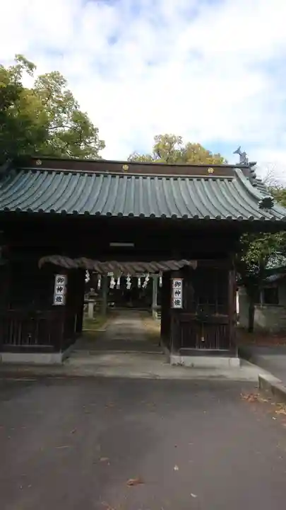 白鳥神社の山門・神門