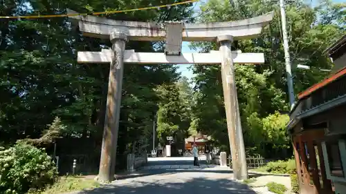 穂高神社本宮の鳥居