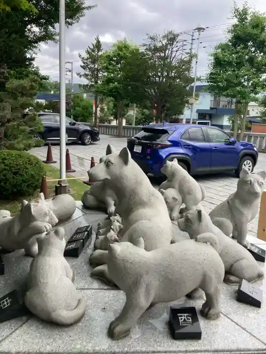 西野神社の{uncategorized: "未分類", other: "その他", undefined: "問題あり", building: "その他建物", grave: "お墓", sacred_gate: "鳥居", guardian: "狛犬", statue: "像", buddha: "仏像", history: "歴史", nature: "自然", garden: "庭園", animal: "動物", pagoda: "塔", temizu: "手水舎", mountain_gate: "山門・神門", sanctuary: "本殿・本堂", subordinate: "末社・摂社", art: "芸術", scenery: "景色", jizo: "地蔵", ema: "絵馬", goshuin: "御朱印", omikuji: "おみくじ", items: "授与品その他", amulet: "お守り", goshuincho: "御朱印帳", eats: "食事", festival: "お祭り", votive_dance: "神楽", shichigosan: "七五三参", wedding: "結婚式", experience: "体験その他", initially: "初詣", around: "周辺", anti_infection: "感染症対策"}