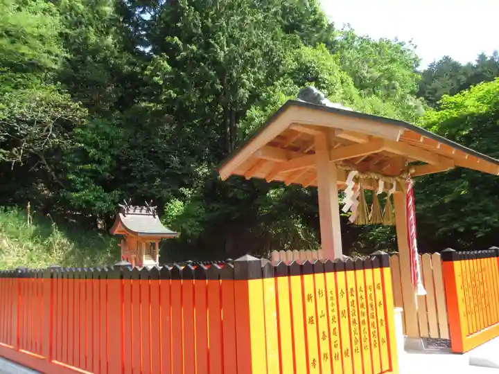 出世稲荷神社の山門・神門