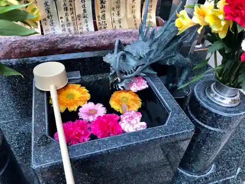 赤坂不動尊威徳寺の手水舎