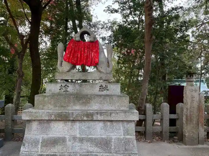 伏見稲荷大社の{uncategorized: "未分類", other: "その他", undefined: "問題あり", building: "その他建物", grave: "お墓", sacred_gate: "鳥居", guardian: "狛犬", statue: "像", buddha: "仏像", history: "歴史", nature: "自然", garden: "庭園", animal: "動物", pagoda: "塔", temizu: "手水舎", mountain_gate: "山門・神門", sanctuary: "本殿・本堂", subordinate: "末社・摂社", art: "芸術", scenery: "景色", jizo: "地蔵", ema: "絵馬", goshuin: "御朱印", omikuji: "おみくじ", items: "授与品その他", amulet: "お守り", goshuincho: "御朱印帳", eats: "食事", festival: "お祭り", votive_dance: "神楽", shichigosan: "七五三参", wedding: "結婚式", experience: "体験その他", initially: "初詣", around: "周辺", anti_infection: "感染症対策"}