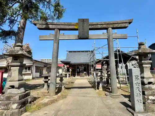 第六天神社の{uncategorized: "未分類", other: "その他", undefined: "問題あり", building: "その他建物", grave: "お墓", sacred_gate: "鳥居", guardian: "狛犬", statue: "像", buddha: "仏像", history: "歴史", nature: "自然", garden: "庭園", animal: "動物", pagoda: "塔", temizu: "手水舎", mountain_gate: "山門・神門", sanctuary: "本殿・本堂", subordinate: "末社・摂社", art: "芸術", scenery: "景色", jizo: "地蔵", ema: "絵馬", goshuin: "御朱印", omikuji: "おみくじ", items: "授与品その他", amulet: "お守り", goshuincho: "御朱印帳", eats: "食事", festival: "お祭り", votive_dance: "神楽", shichigosan: "七五三参", wedding: "結婚式", experience: "体験その他", initially: "初詣", around: "周辺", anti_infection: "感染症対策"}