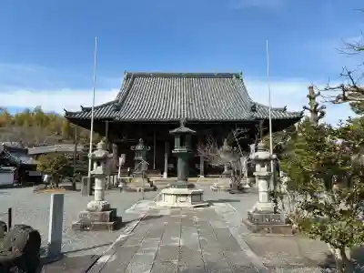 穴太寺の{uncategorized: "未分類", other: "その他", undefined: "問題あり", building: "その他建物", grave: "お墓", sacred_gate: "鳥居", guardian: "狛犬", statue: "像", buddha: "仏像", history: "歴史", nature: "自然", garden: "庭園", animal: "動物", pagoda: "塔", temizu: "手水舎", mountain_gate: "山門・神門", sanctuary: "本殿・本堂", subordinate: "末社・摂社", art: "芸術", scenery: "景色", jizo: "地蔵", ema: "絵馬", goshuin: "御朱印", omikuji: "おみくじ", items: "授与品その他", amulet: "お守り", goshuincho: "御朱印帳", eats: "食事", festival: "お祭り", votive_dance: "神楽", shichigosan: "七五三参", wedding: "結婚式", experience: "体験その他", initially: "初詣", around: "周辺", anti_infection: "感染症対策"}