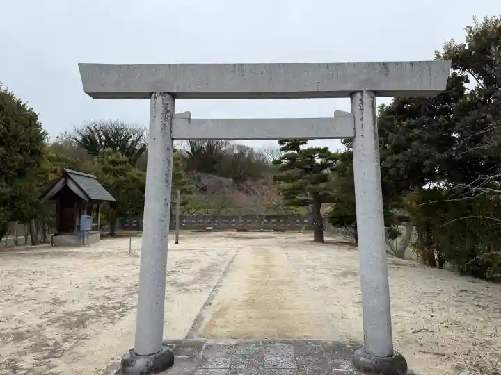 神社の{uncategorized: "未分類", other: "その他", undefined: "問題あり", building: "その他建物", grave: "お墓", sacred_gate: "鳥居", guardian: "狛犬", statue: "像", buddha: "仏像", history: "歴史", nature: "自然", garden: "庭園", animal: "動物", pagoda: "塔", temizu: "手水舎", mountain_gate: "山門・神門", sanctuary: "本殿・本堂", subordinate: "末社・摂社", art: "芸術", scenery: "景色", jizo: "地蔵", ema: "絵馬", goshuin: "御朱印", omikuji: "おみくじ", items: "授与品その他", amulet: "お守り", goshuincho: "御朱印帳", eats: "食事", festival: "お祭り", votive_dance: "神楽", shichigosan: "七五三参", wedding: "結婚式", experience: "体験その他", initially: "初詣", around: "周辺", anti_infection: "感染症対策"}